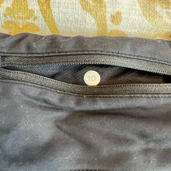 Lululemon Speed Up Short Size 10 - Picture 4 of 4